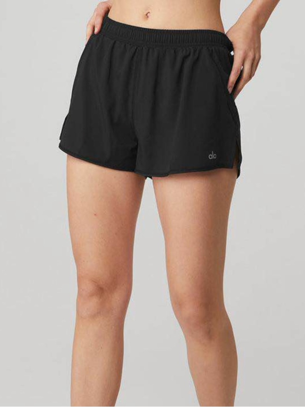 ALO yoga stride shorts (black/M)